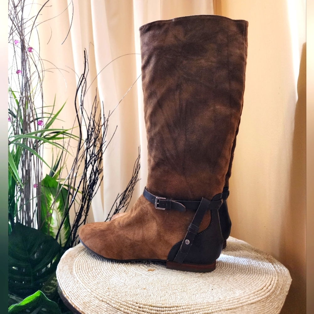 NWT. ROTH  fabric upper boots.SIZE 8